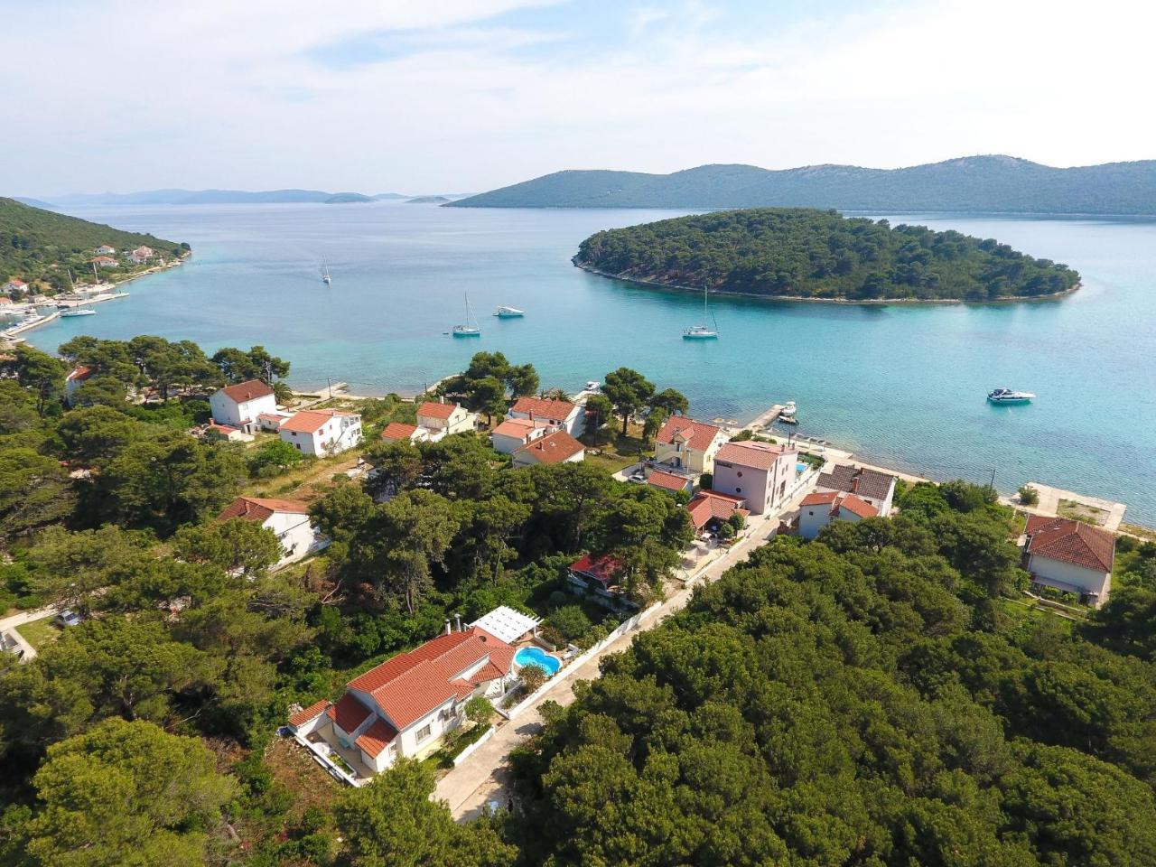 Spacious Holiday Home In Molat With Pool Brgulje Экстерьер фото