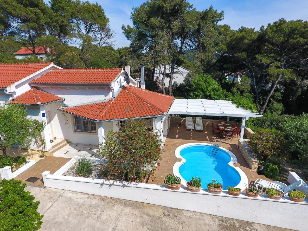 Spacious Holiday Home In Molat With Pool Brgulje Экстерьер фото